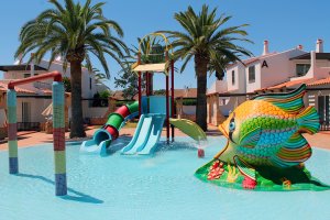 Piscinas de los Apartamentos Talayot, en Cala'n Blanes